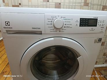 dikiş maşınları: Electrolux CompactCare paltaryuyan maşın. Öndən yükləməli modeldir — 2