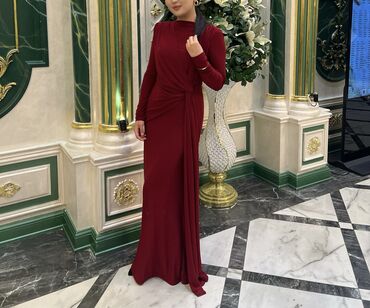 Вечерние платья: Вечернее платье, Длинная модель, С рукавами, S (EU 36) at lalafo.kg Вечерние платья: Вечернее платье, Длинная модель, С рукавами, S (EU 36)