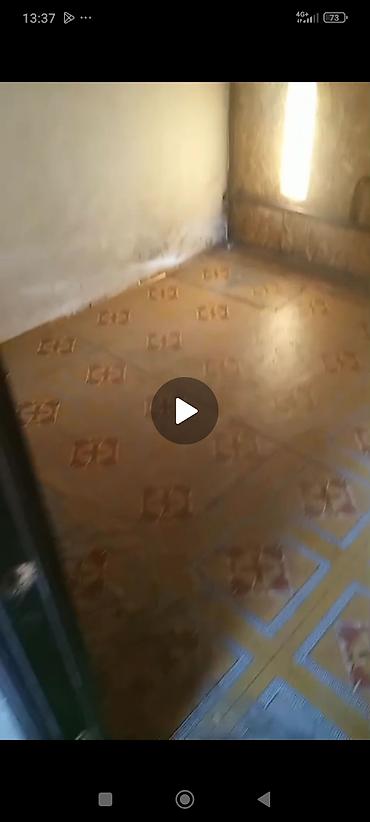 ош манеж: Сдам комнату с прихожкой. район Ошского рынка. - Помещение каркасного — 1