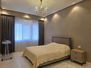 dəst mebel: İcarəyə verilir 3 otaqlı yeni tikili 95 m², Ağ şəhər q. Kateqoriya — 8