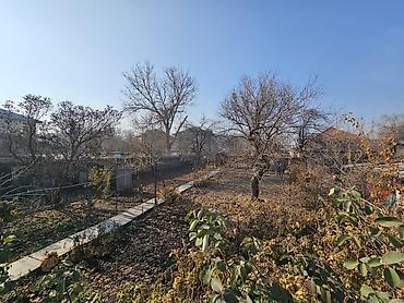 Продажа времянок: Продаётся редкий участок 8,2 сотки в обжитом районе Кызыл-Аскер. Всего — 3