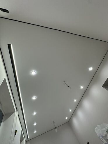 Натяжной потолок: Натяжной потолок с ярким и детализированным изображением цветов — 2