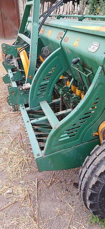 Toxum səpənlər: Ustmak UM4M-4 taxıl səpən (daneli səpin aqreqatı) Xüsusiyyətlər: - — 4