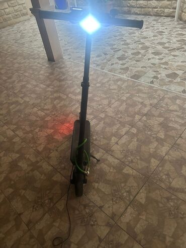 Pontiac: Elektrikli skuterl - Rəng: qara - Gecə görünürlüğü üçün güclü ön LED