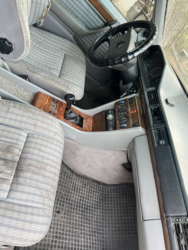 Mercedes-Benz: Mercedes-Benz E-Class: 1989 г., 2.3 л, Механика, Бензиновая, Седан — 3