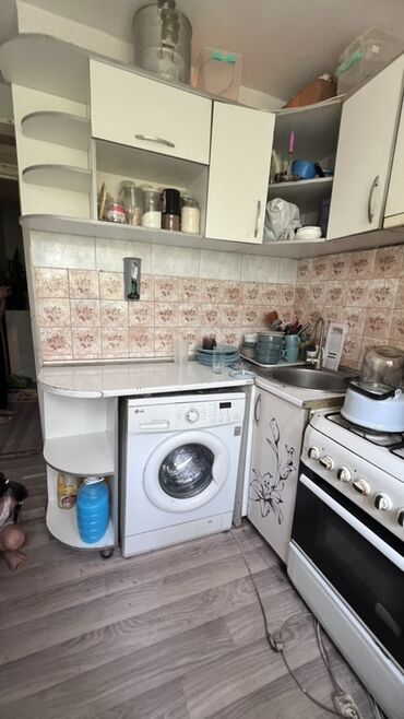 бу кухный гарнитур: Ашкана гарнитуру, Колдонулган, түсү - Саргыч боз, ДСП, Өзү алып кетүү