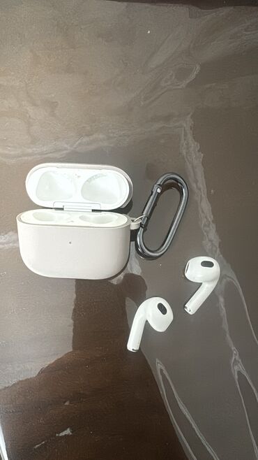 Наушники: Продаю Наушники AirPods 3 б/у в идеальном состоянии 8000 с срочно