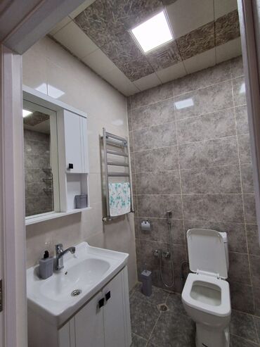 Uzunmüddətli kirayə mənzillər: İcarəyə təklif olunan tam təmirli, zövqlü interyerli 1 otaqlı studio — 4