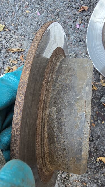 Тормозные диски: Комплект тормозных дисков Lexus — 9