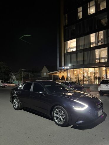 хюндай соната нью райс: Автомобиль Hyundai Sonata с кузовом седан, выполненный в темно-синем