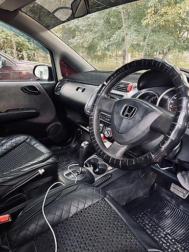 машина двухместная: Honda Fit: 2002 г., 1.3 л, Автомат, Бензин, Хэтчбэк — 5