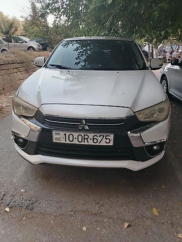 range rover satilir: Mitsubishi Outlander ağ rəngli kompakt krossover. Xarici: - Zərif — 1