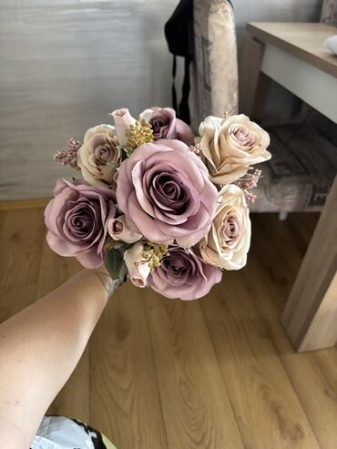 Ruža: Buket svilenih dekorativnih ruža – više varijanti.Ukoliko kupite vise na lalafo.rs — 13 Ruža: Buket svilenih dekorativnih ruža – više varijanti.Ukoliko kupite vise — 13