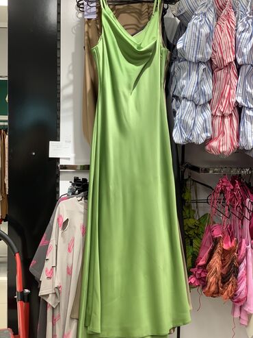 платье зеленое: Вечернее платье, Атлас, Без рукавов