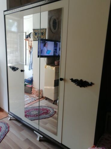 mebel tutacaqlari: Açılan, 3 qapılı Düz dolab, Şifonyer