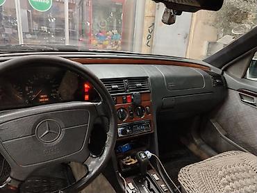 mercedes c220 cdi: Mercedes-Benz C-Class: 2.2 l | 1995 il Sedan — 9