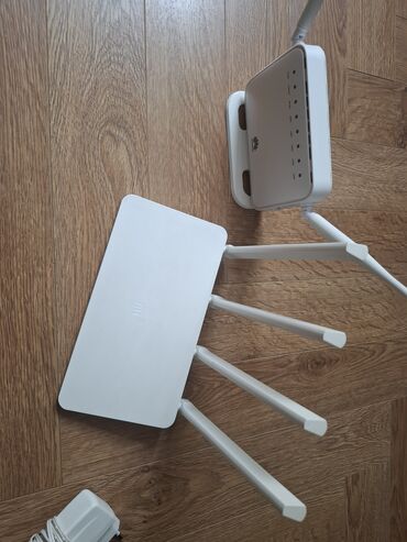 kamp: Satılır: 2 ədəd Wi‑Fi marşrutizator dəsti 1) Huawei HG232f - Tip: 300