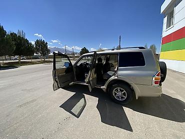 обмен на квартиры: Mitsubishi Montero: 2001 г., 3.5 л, Автомат — 7