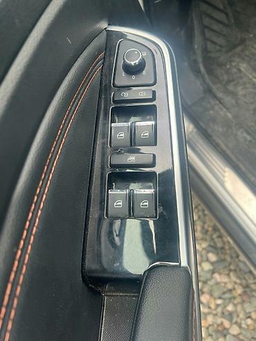 Другие детали салона: Интерьер кроссовера (левый руль) с современным оснащением — 3