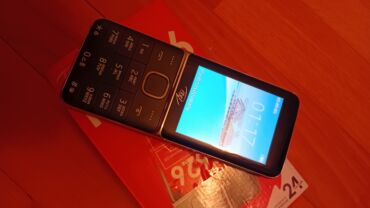 memory card: Itel klassik qapaqlı telefon Xüsusiyyətlər: - 2.8 düym 3D əyri ekran