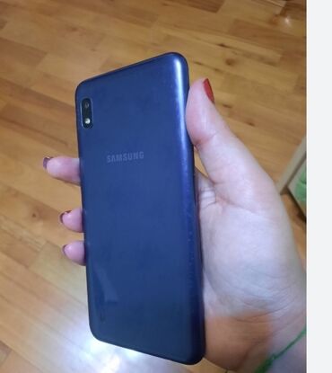 Техника и электроника: Samsung A10, 4 GB, цвет - Черный, Сенсорный