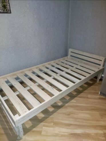 Односпальные кровати: Простая одноярусная кровать из светлого дерева, с реечным основанием — 19