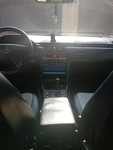mercedes şəkilləri: Mercedes-Benz E-Class: 2.3 l | Sedan — 5