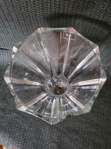 Vaze i saksije: Vaza, Staklo, Novo na lalafo.rs — 11 Vaze i saksije: Vaza, Staklo, Novo — 11