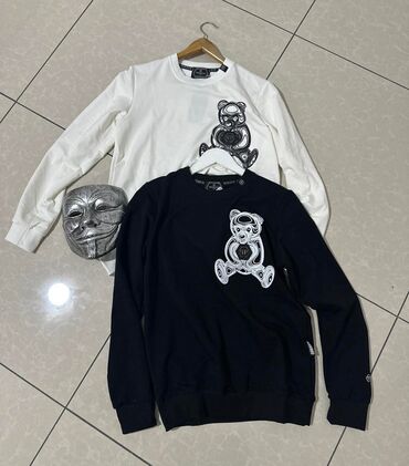 Duksevi: Muski duksevi Velicine od S do 2XL Cena 3550 din( u cenu je — 11