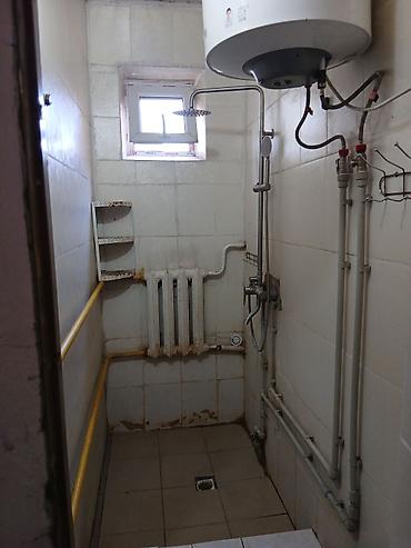 Долгосрочная аренда комнат: Сдаётся небольшая комната-студия. Планировка и оснащение: - Жилая — 8