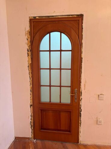 Otaq qapıları: 8 ədəd ev qapısı satılır. Fısdıq materialındandır. Yaxşı — 1