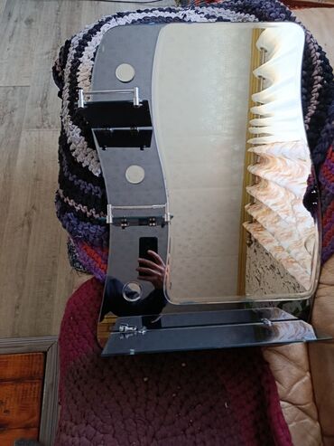 зеркало для ванны: Настенное зеркало для ванной с полками и креплениями. - Ассиметричная