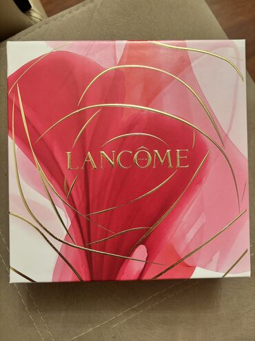 ən gözəl qadın ətirləri: Lancome pari̇s
30 ml parfum + 50 ml body lotion
/1 ədəd 300 azn