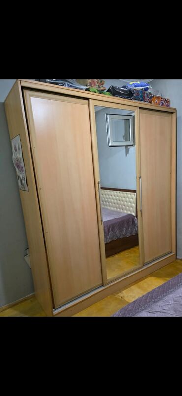 TV altlığı: İşlənmiş, Açılan, 3 qapılı Düz dolab, Dolab-asılqan