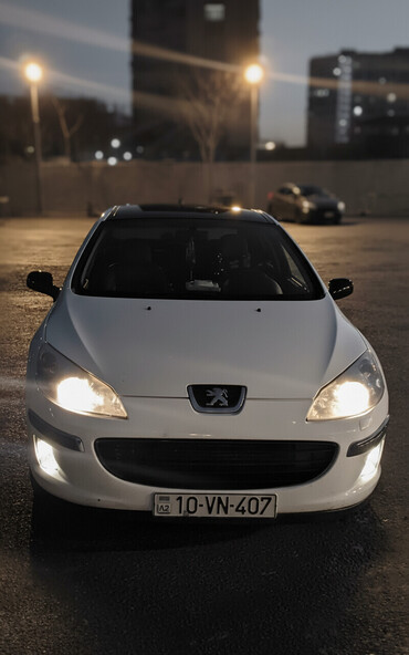 Peugeot: Peugeot 407 sedan Xarici görünüş: - Ağ rəngli kuzov dam qara, 4 qapı — 2