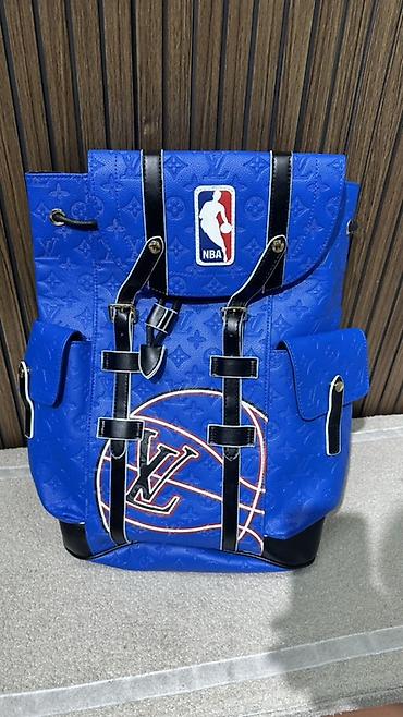 pari: Рюкзак Louis Vuitton x NBA, ярко‑синий. - Дизайн: коллаборация с NBA — 1