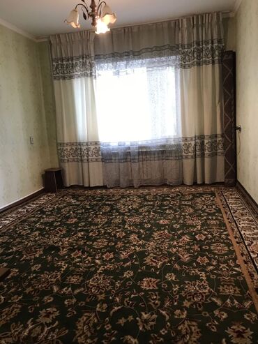продаю дом в центре города бишкек: 2 комнаты, 48 м², 105 серия, 1 этаж, Старый ремонт