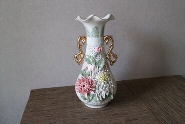 Вазы: Винтажная китайская ваза (советского периода) прорезной фарфор Высота — 2