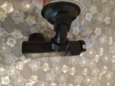 Колонки и сабвуферы: Avtomobil DVR/video‑qeydiyyatçı Xüsusiyyətlər: - Ön şüşəyə bərkidilən