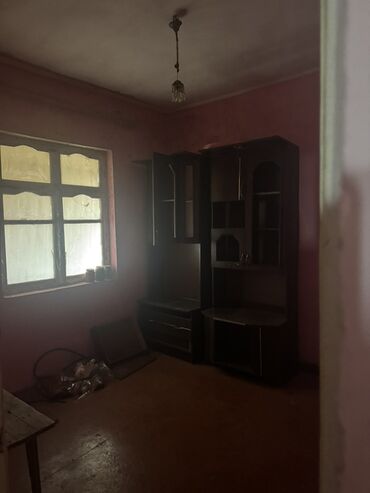 Həyət evləri və villaların satışı: Həyət evi – daş hasarlı, tam münbit həyət sahəsi - Geniş, daş — 10