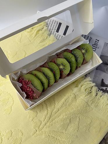 Кондитерские изделия, сладости: Клубника в шоколаде — наборы в подарочных коробках. - Свежая крупная — 10