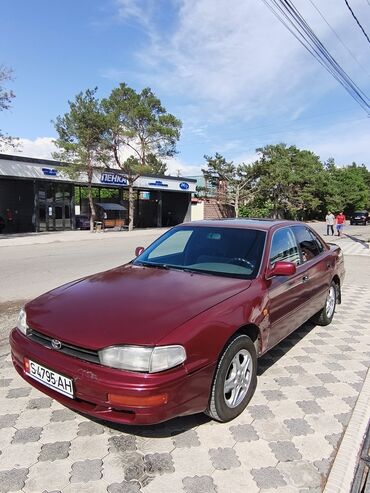 Toyota: Toyota Camry: 1992 г., 2.2 л, Механика, Газ, Седан