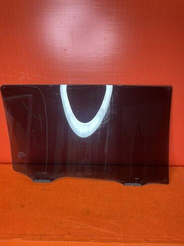 лабавой стекло на спринтер: Заднее боковое стекло (форточка/створка) Toyota, оригинал AGC