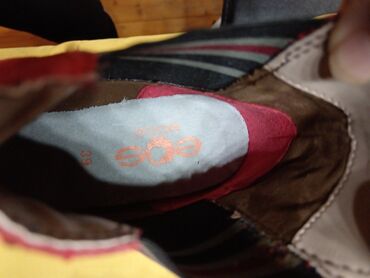 Ostala ženska obuća: Braon čizmice br. 40,sve koža,1900 din nošene . Crvene — 6