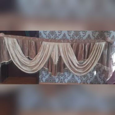 Искусственные цветы: Pərdənin yalnız belə üst hissəsi. Eni 2 metr Qiymət: 15 manat Ünvan