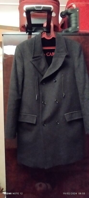 uzun palto: Kisi paltosu. seliqeli veziyyetde