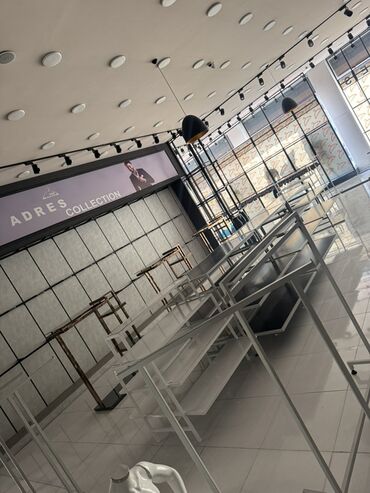 Stend vitrinləri: Mağaza avadanlığı – metal geyim asqıları və vitrinalar - Müxtəlif — 11