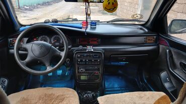 Iran Khodro: Samand sedan – benzinli, ön ötürücülü. Gümüşü rəng.nömrə nişanı — 5