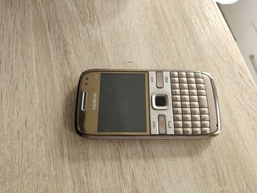 антена на крышу: Nokia E72, түсү - Алтын