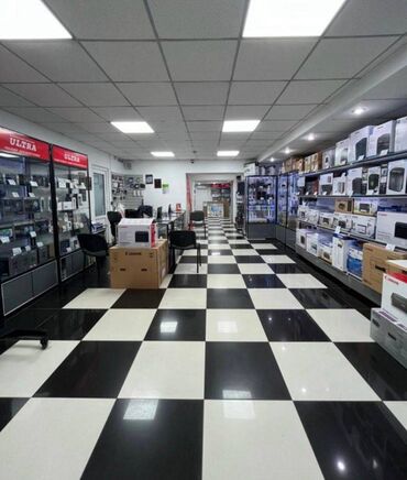 интернет магазин: Сатам Дүкөн 325 кв. м, Жаңы ремонт, Эшиги өзүнчө
